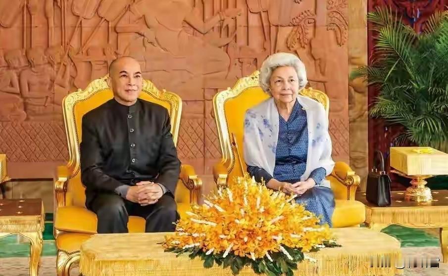 又可以过一把皇帝瘾，洪森估计要开心坏了？据柬埔寨官方消息，他们的国王西哈莫尼与王