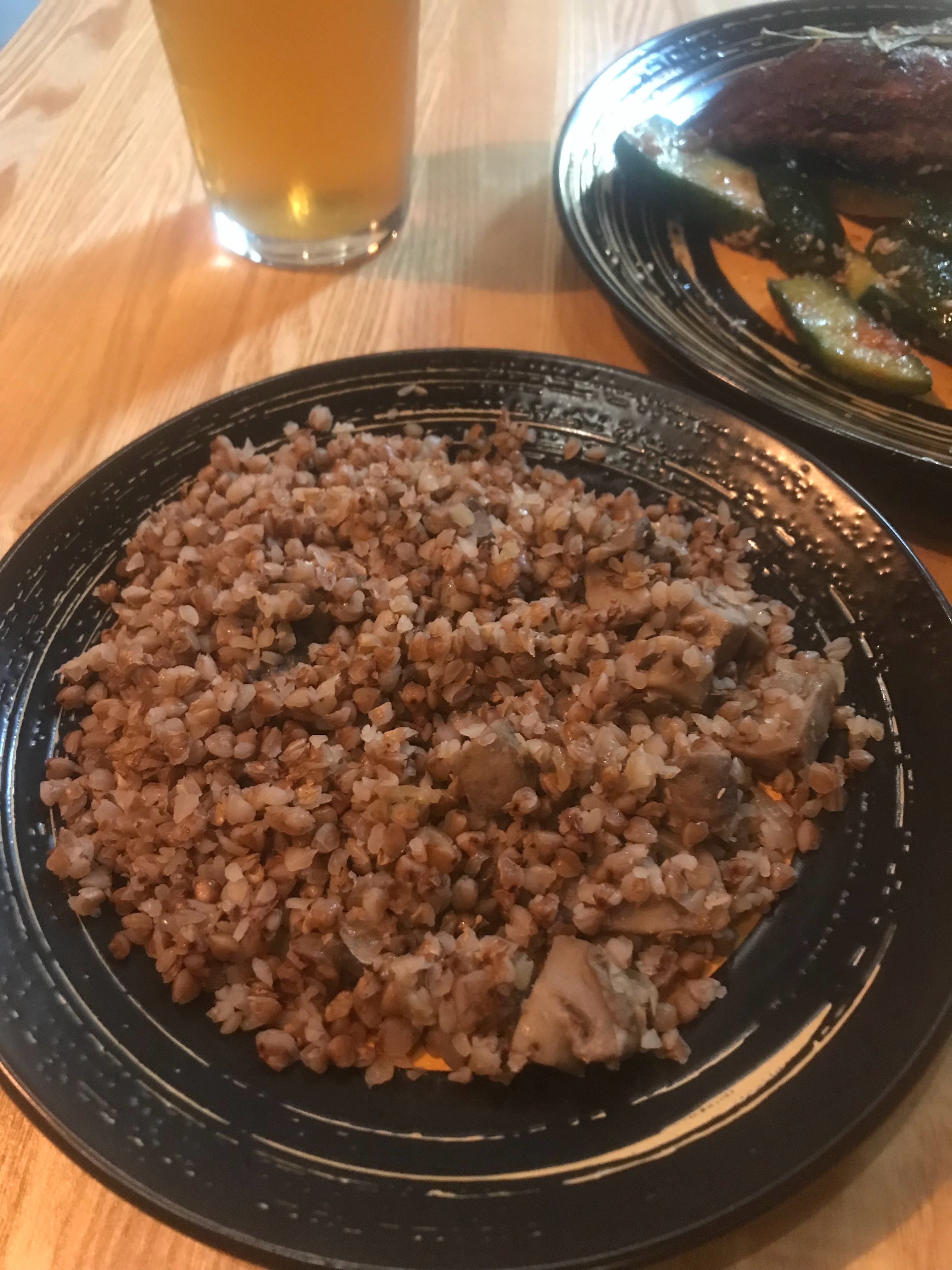 我们餐厅的蘑菇荞麦饭​​​