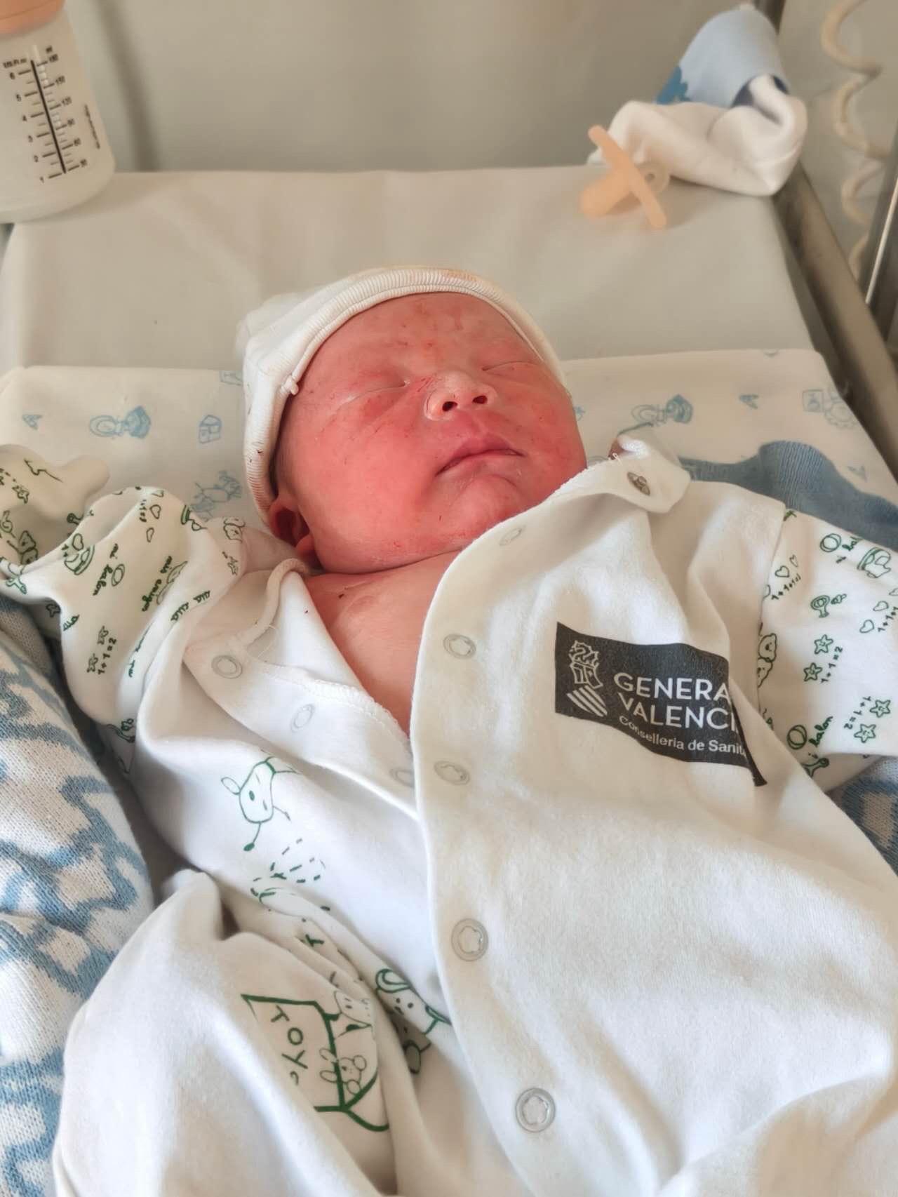 预约了一个小朋友，昨天见面啦👶🏻。报喜！弟弟来啦，10分钟超快顺产...
