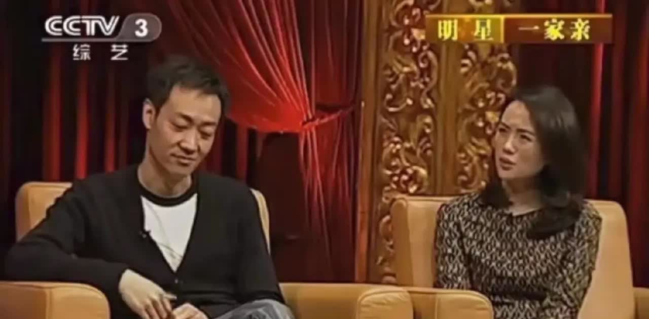 朱媛媛说：“我高考数学才15分，去银行办事，上千块的账都算不明白。他呢，数学