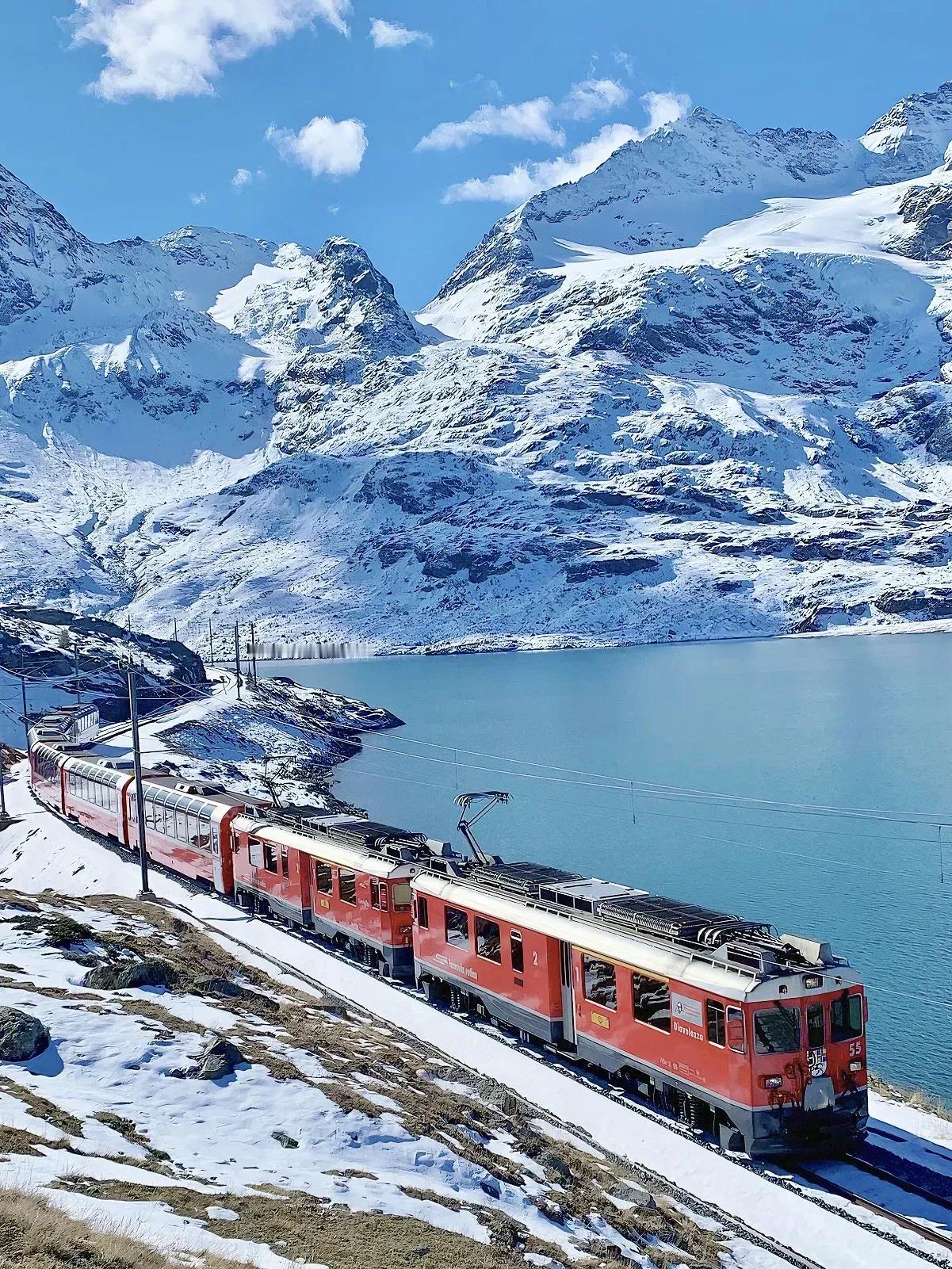 11月25号，哈尔滨到伊春的高铁（哈伊高铁）已经全线铺轨通了，接下来就等着精调线