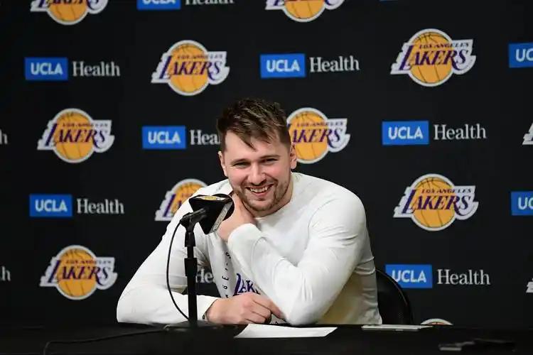 突然卸下詹姆斯的湖人发现自己强的可怕！洛杉矶湖人最近又一次干掉了森林狼，完成