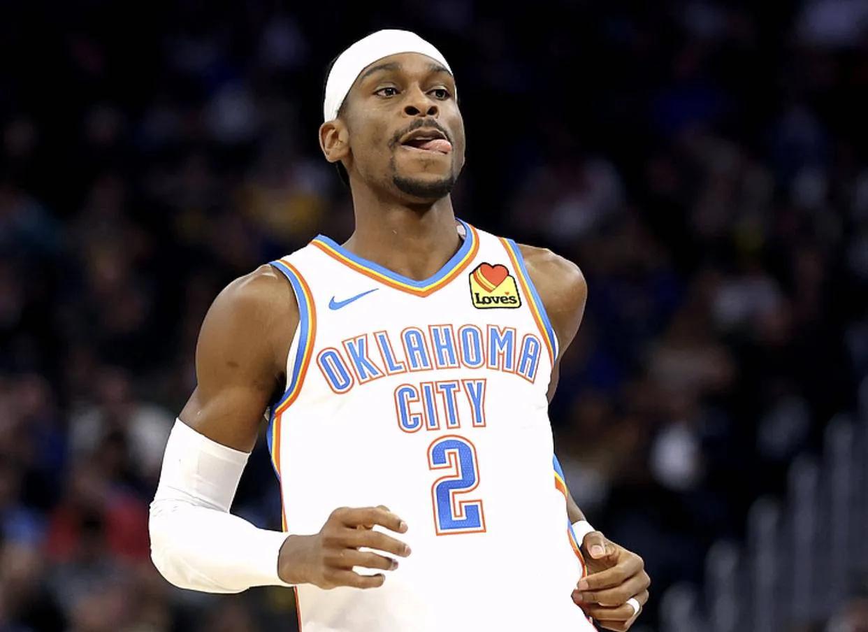 威少和亚历山大谁才是雷霆队史第一人？韦德:至少到目前为止，我认为是威少。他