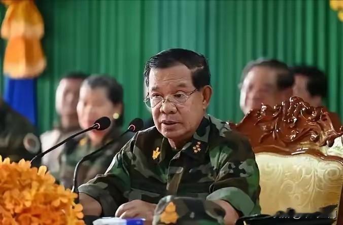 柬埔寨洪森政府求饶，呼吁泰国停止军事行动。12月11日，在泰国出动两架F-16