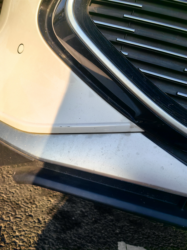 这个有必要修吗大约多少车子在高速服务区停着被一个男的倒车撞的，这个有必要修吗？