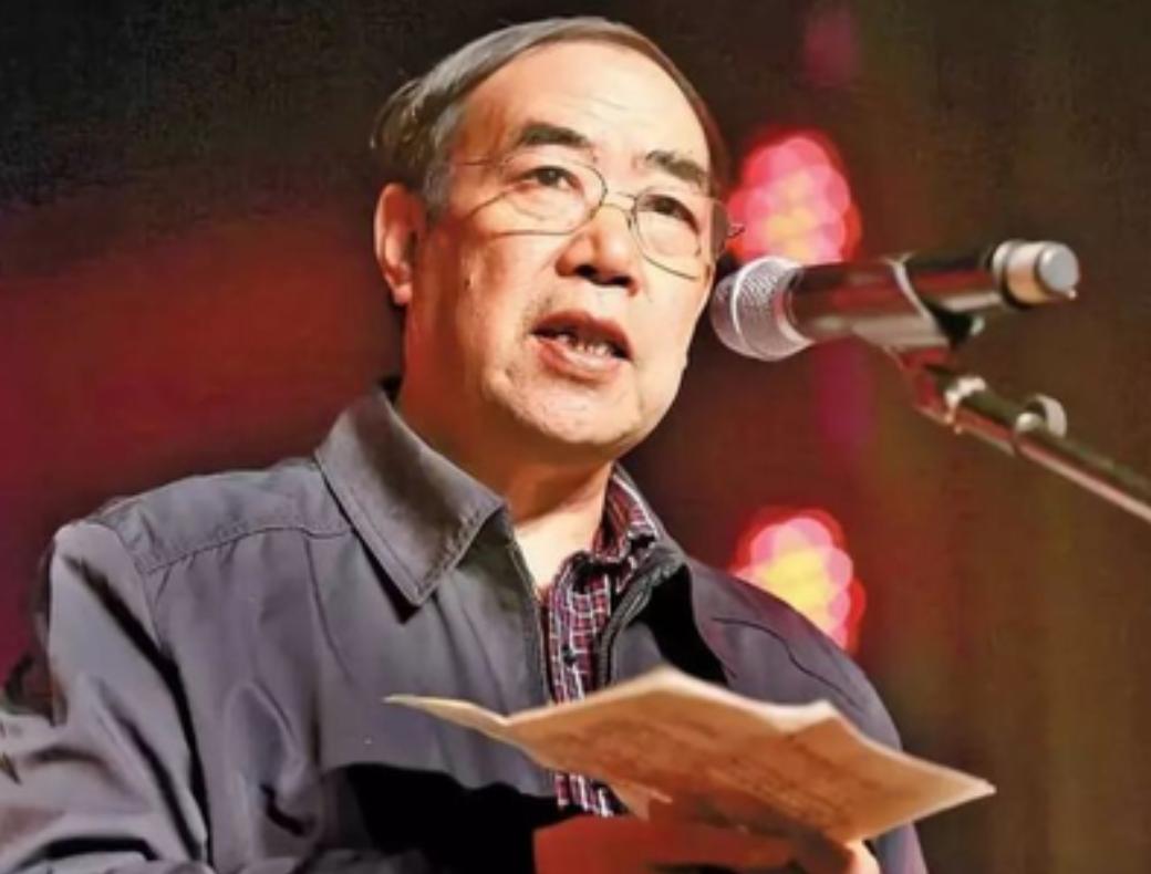 “流氓作家”贾平凹在大学演讲，一位女学生质问他：“您好歹是个大作家，但除了写这些