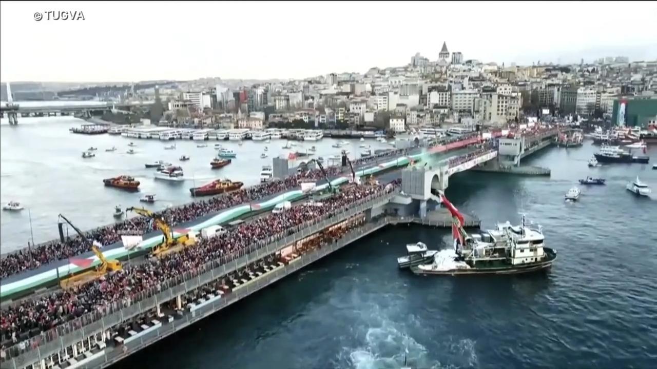 土耳其在新年第一天，有超过52万人在伊斯坦布尔参加了声援巴勒斯坦的游行，比202