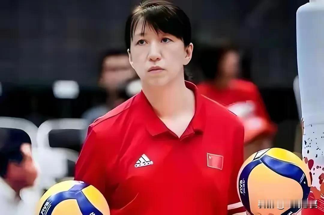 赖亚文为什么要坚持中国女排年轻化和无核化？坚持年轻化是中国女排走出低谷走向辉煌