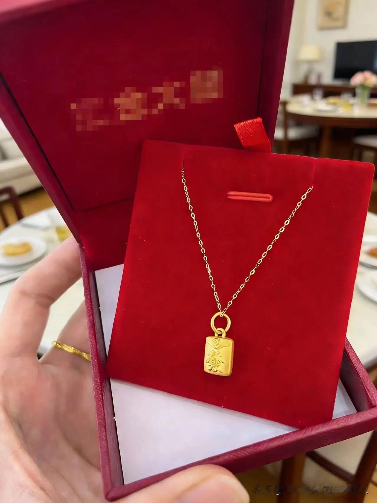 现在才发现，金项链早就买不起了！1月14日算笔账，一条10克的金项链，轻轻