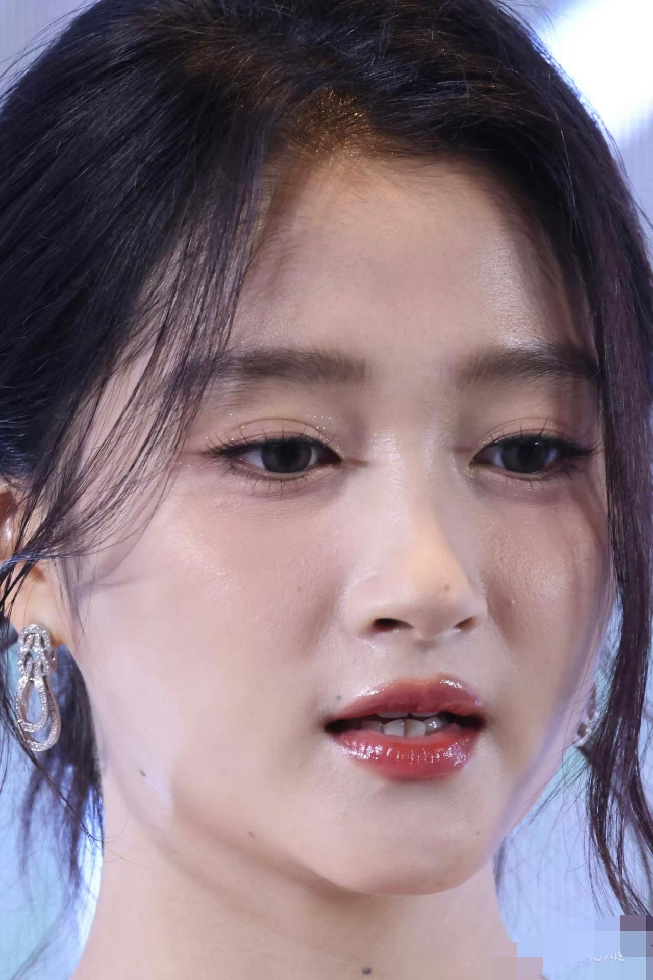 关晓彤怼脸美图