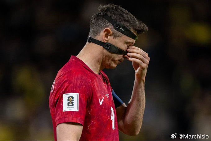 罗马诺：尤文图斯已经与莱万多夫斯基的经纪人皮尼·扎哈维进行了交谈，尤文图斯与他保