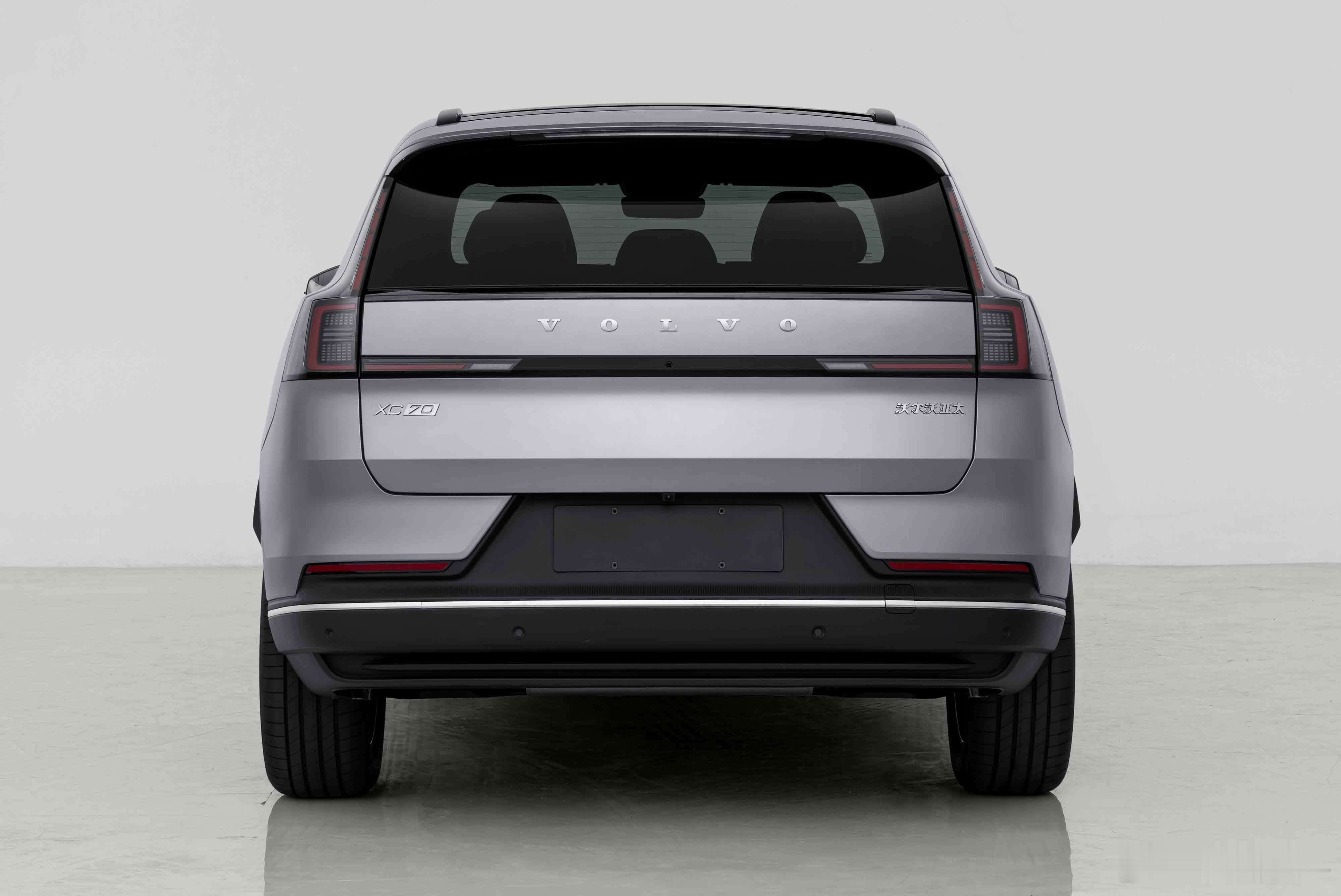 沃尔沃XC70亮相，新车定位中型插电式混动SUV，最近合资品牌势头都很猛，过段