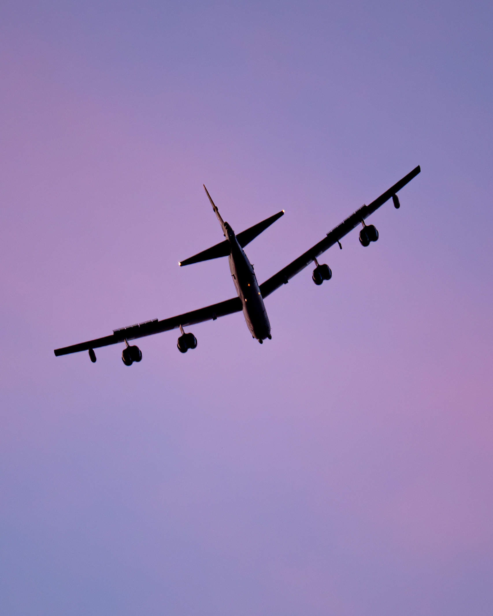 B-52H飞临西班牙莫隆空军基地加入北约BomberTaskForce26-1