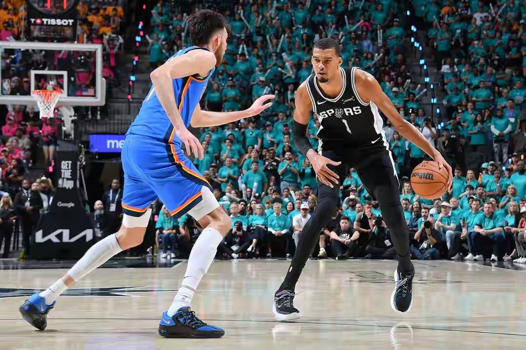 文班是切特天敌克星NBA西部决赛抢七，雷霆103-111不敌马刺，总分3-4出局