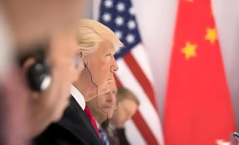 特朗普一边在中东谈着生意，一边又不断地向我国透露出想要访华的消息。有消息称，只要