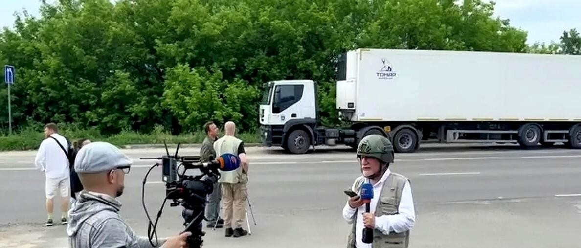 毛骨悚然！乌克兰阵亡士兵尸体首次曝光，冷藏车运送现场记者直击！