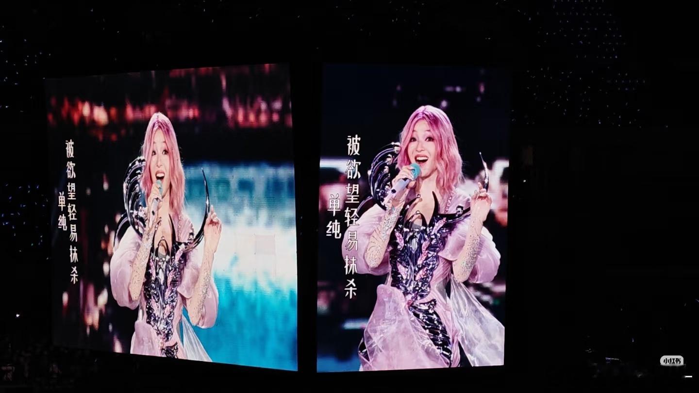 张韶涵换了发型师这太好看了叭！发型多变又有特点，很适合演唱会！很喜欢