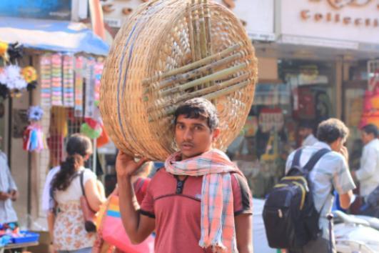 为何印度的制造业，永远赶不上中国？原因其实很简单，印度工厂40%的成本，是开空调