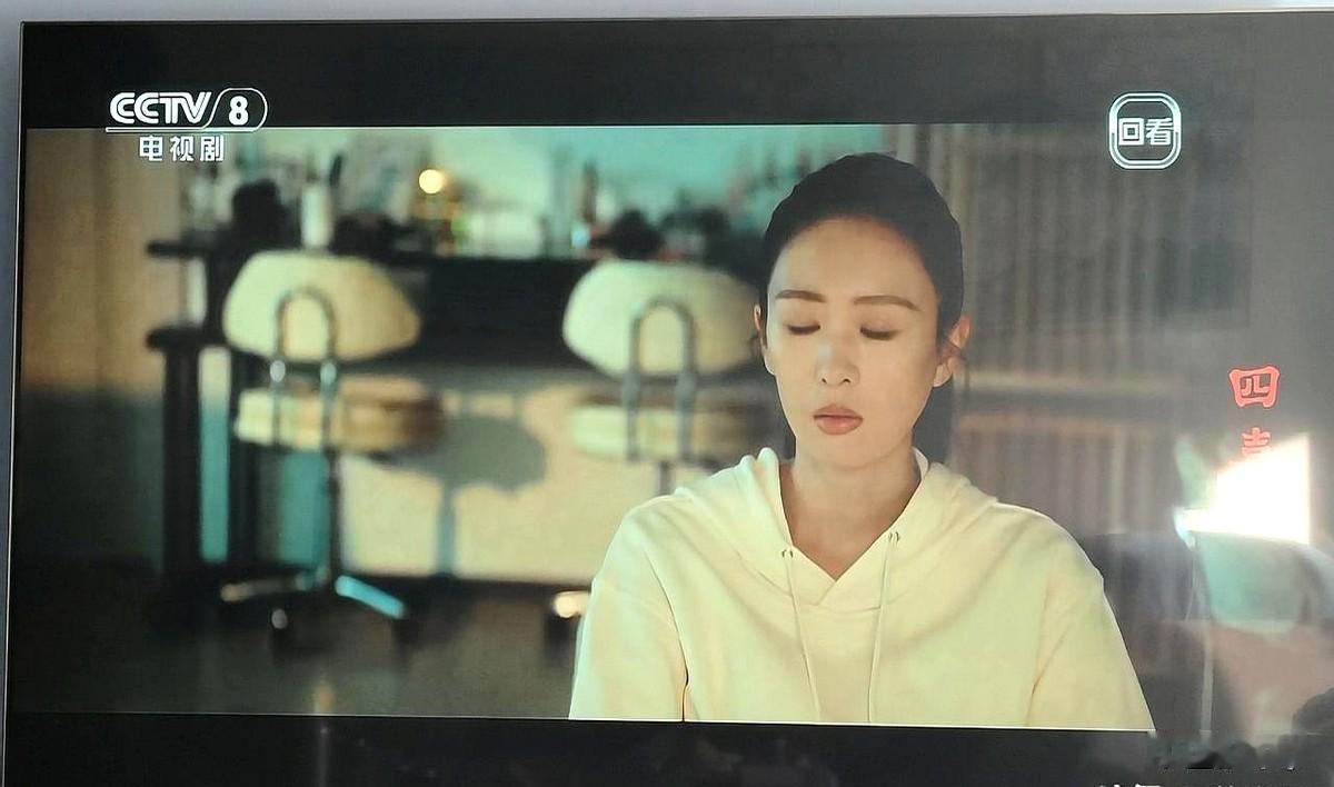 是不是都发现了？昨晚央八黄金档播《四喜》时，居然插了30秒广告！一开始还以为