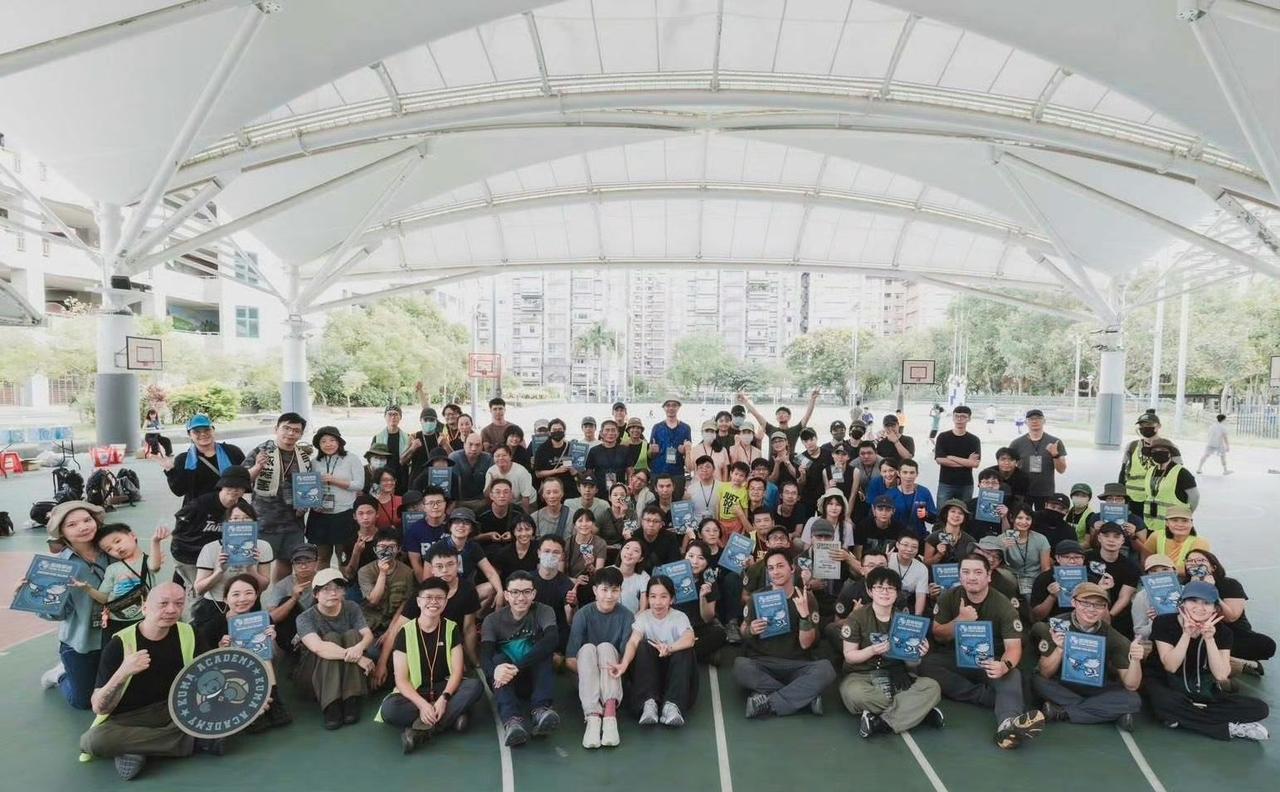 台独组织“黑熊学院”开展《蓝鹊行动》，小到7岁儿童大到76岁老妇都参与其中！消