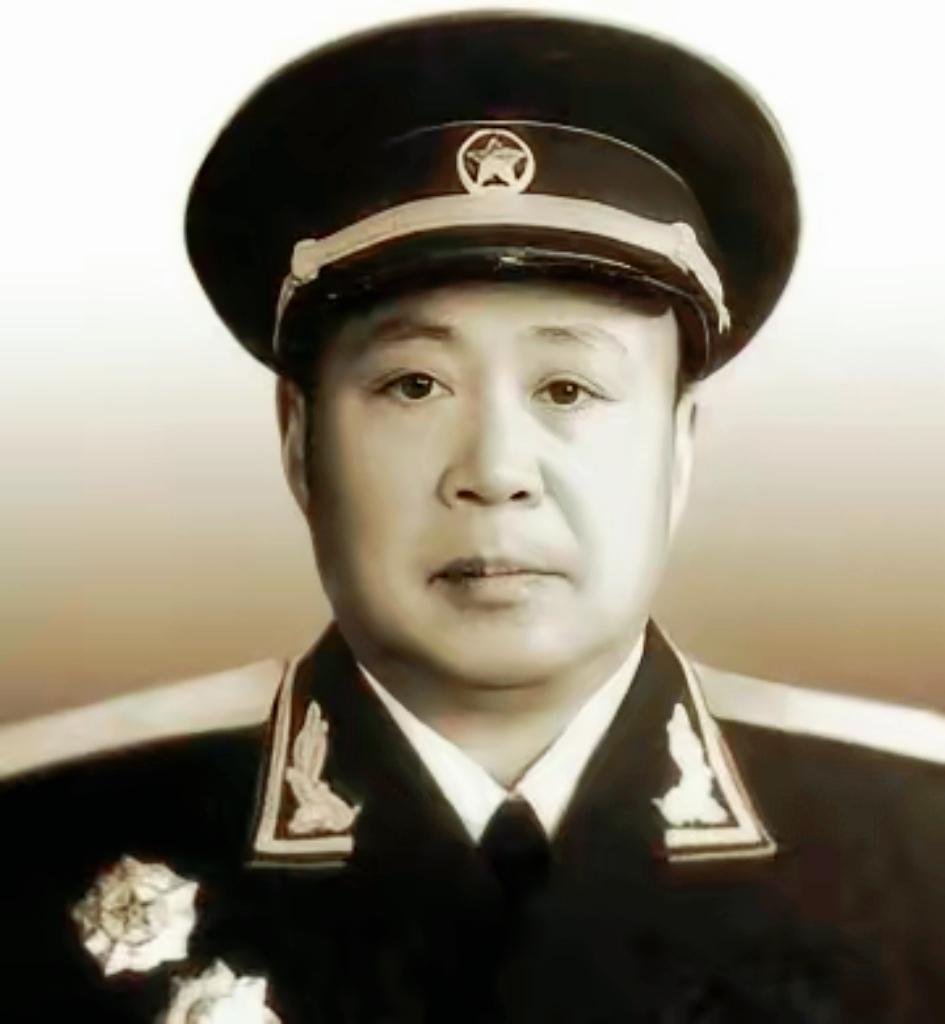 1950年，湖北大悟逮捕了一名“伪保长”。此人面对枪口，竟大喊：“我当过红军的师