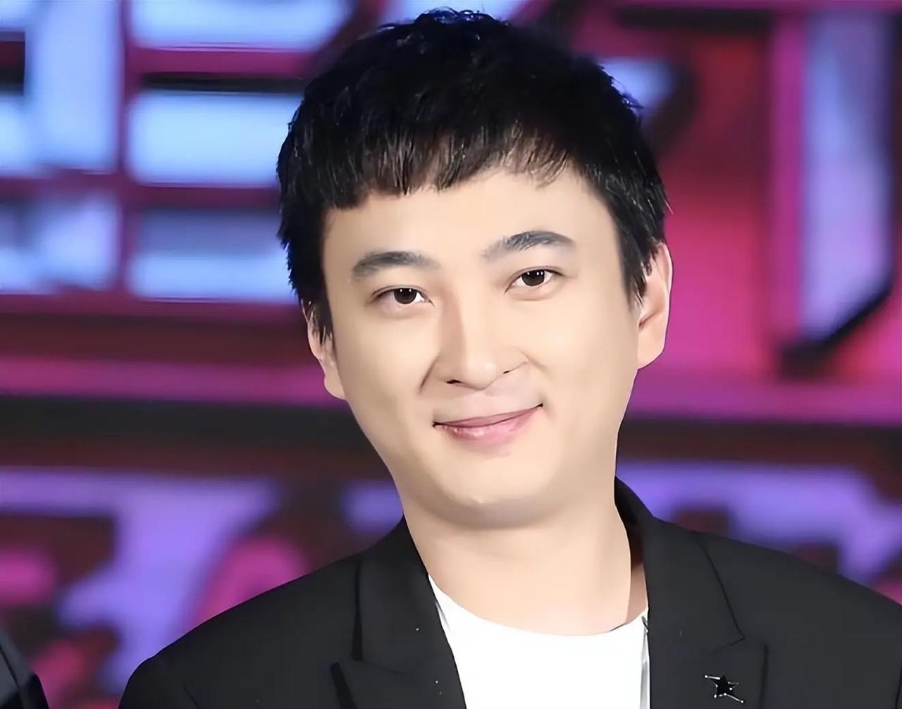 王思聪态度变了，黄一鸣被执行55万带女儿在万达卖货，为了养娃，他竟带孩子去前男友