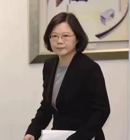 蔡英文罕见发声："我是台湾人并没有错，我是中国人，因为我是念中国书长大的，受的是