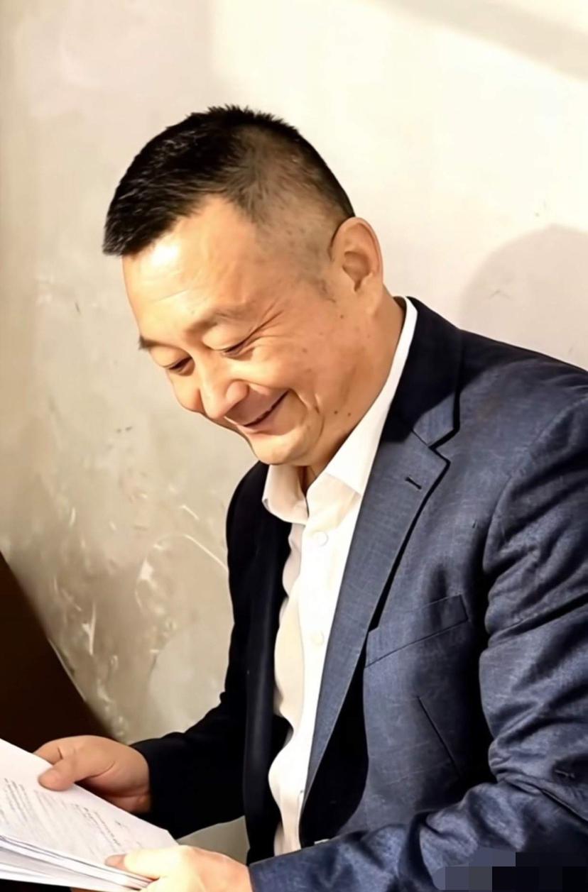 老金毛心情大好，金毛妈妈要倒霉了老金毛最近比较开心，没有丧子之痛悲伤，