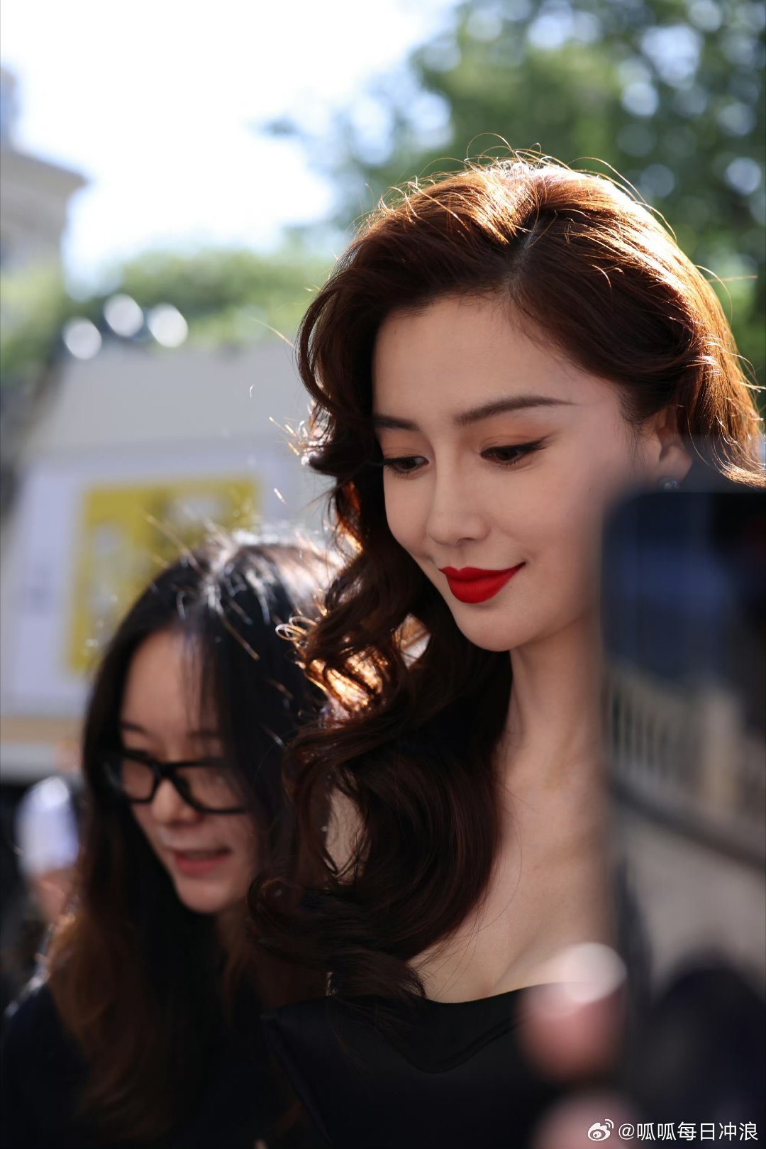 Angelababy杨颖巴黎高定时装周第二场大秀造型，很亮眼！来看看ab状态如何