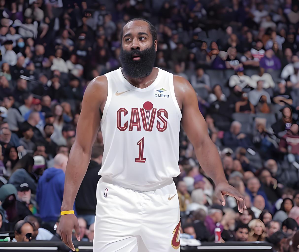 哈登虽然早已转型控卫，可在许多NBA球员心里，他仍然是历史级的得分后卫！前骑