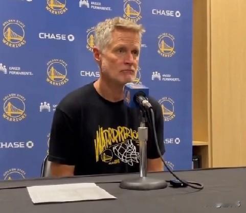 不配赢球！科尔谈勇士又输球：“我们今天不配赢球，我们攻防两端都很烂，犯规太多