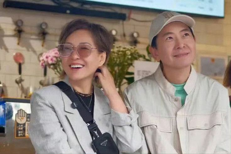戴军去李静工作室像回自己家了熟到骨子里的交情大概就是这样！进门随性自在，完全没有