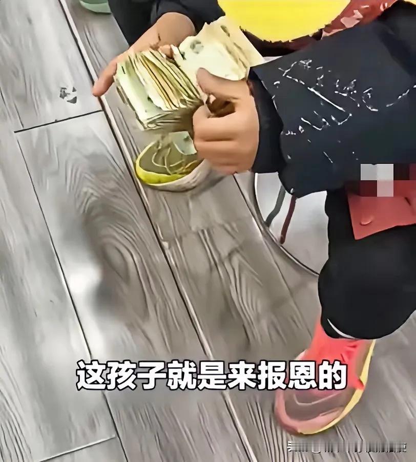 石家庄icon，一鞋店走进一个11岁男孩看鞋子，店主以为是陪父母在看没在意，当男