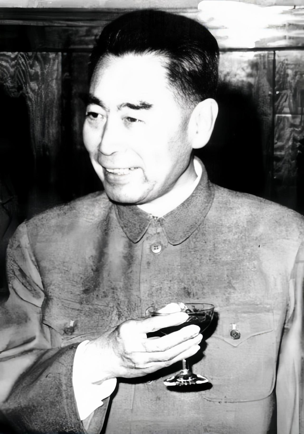 周恩来情商高是出了名的，他的高情商透过胡宗南专程为他准备的一场酒宴被体现得淋漓尽
