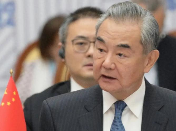 波兰敢掐断我们的铁路，某些国家敢撕毁我们的港口协议，就是因为他们觉得，我们只会“