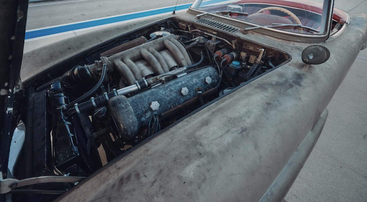 这辆1957年奔驰300SL敞篷版堪称“时空胶囊”——它以约792万元人民币的价