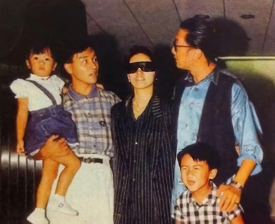 满满回忆杀！表面上桀骜不驯，内里重情重义，做事清楚明白对得起任何人。四哥就是