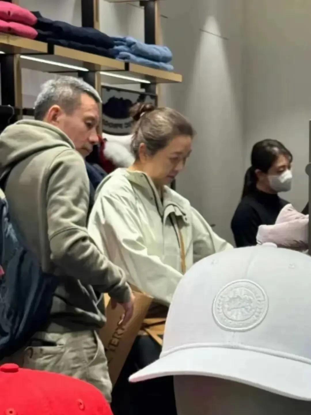 江珊，58岁了田小洁，55岁了万万没想到，他俩居然是两口子。都说娱乐圈里的