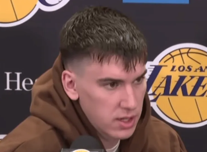 NBA常规赛，湖人以110-119不敌雷霆。赛后，替补出场的杰克-拉拉维亚对自