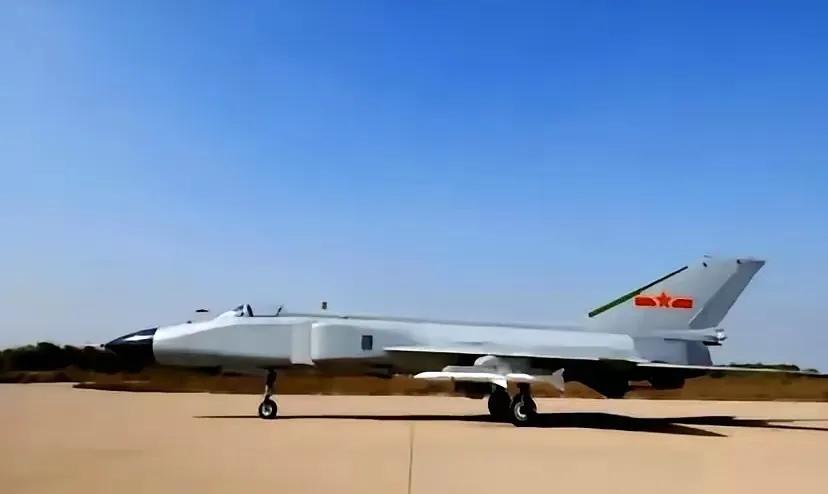 功成身退的歼-8改无人机，2万米高空不返航，藏着国防硬核底气他们把一架功成