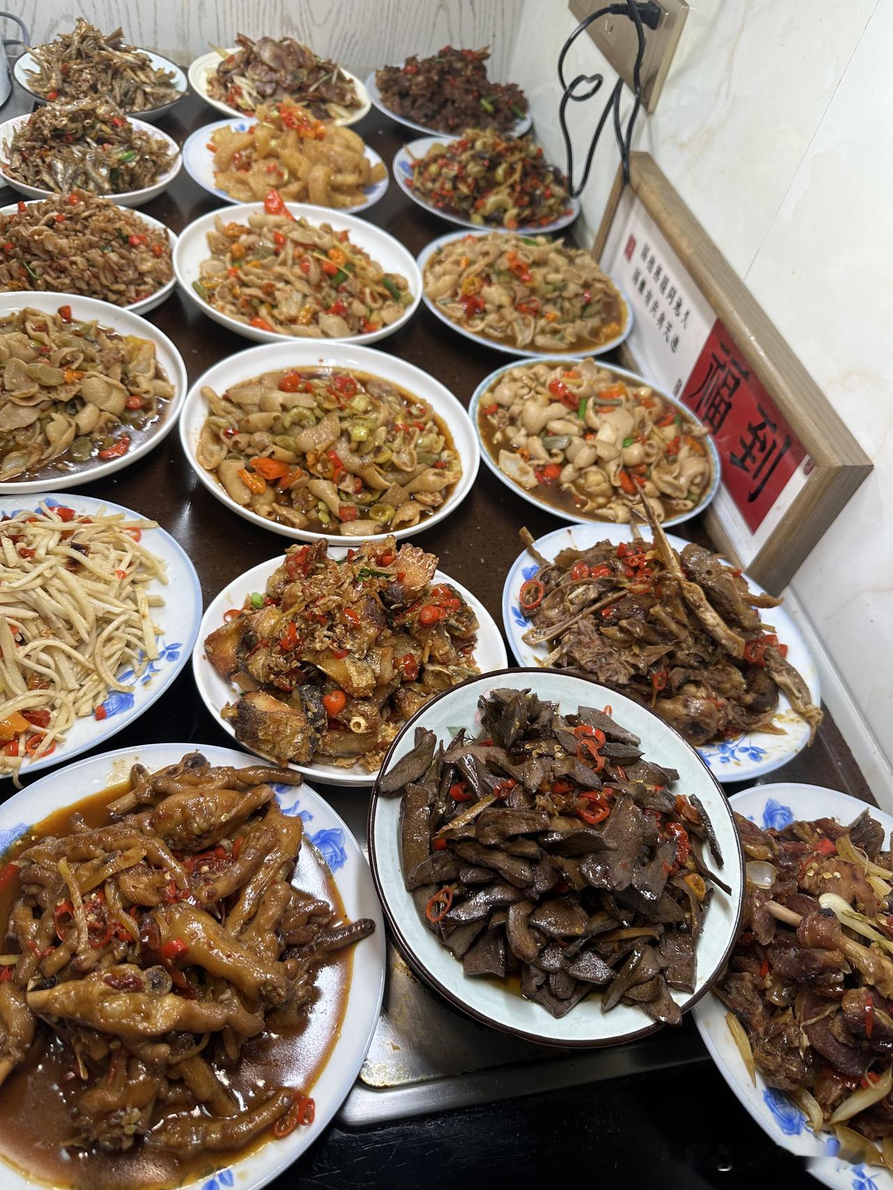 江西菜，真的太下饭了！朴实无华～平平常常的，但哪一盘拎出来都下饭，来说一说你心中