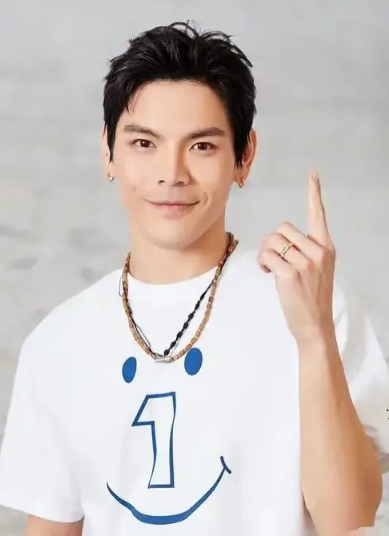 终于知道了为什么向佑要大手大脚的花家里的钱了，不是因为他奢侈，而是因为他的哥