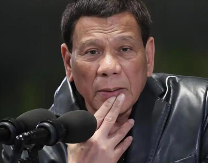 快看大瓜！菲律宾前总统杜特尔特，想靠“身体不好”躲官司，结果却凉了。杜特尔特