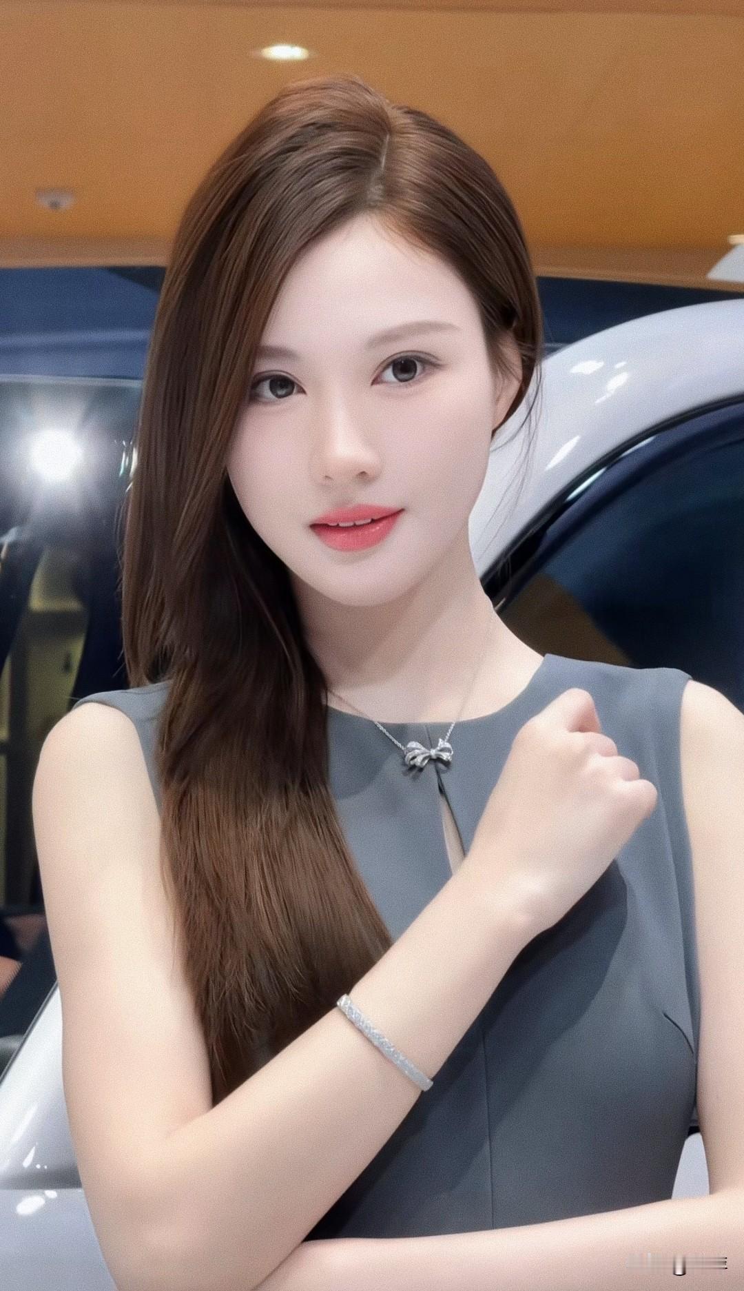 漂亮的车模姐姐
