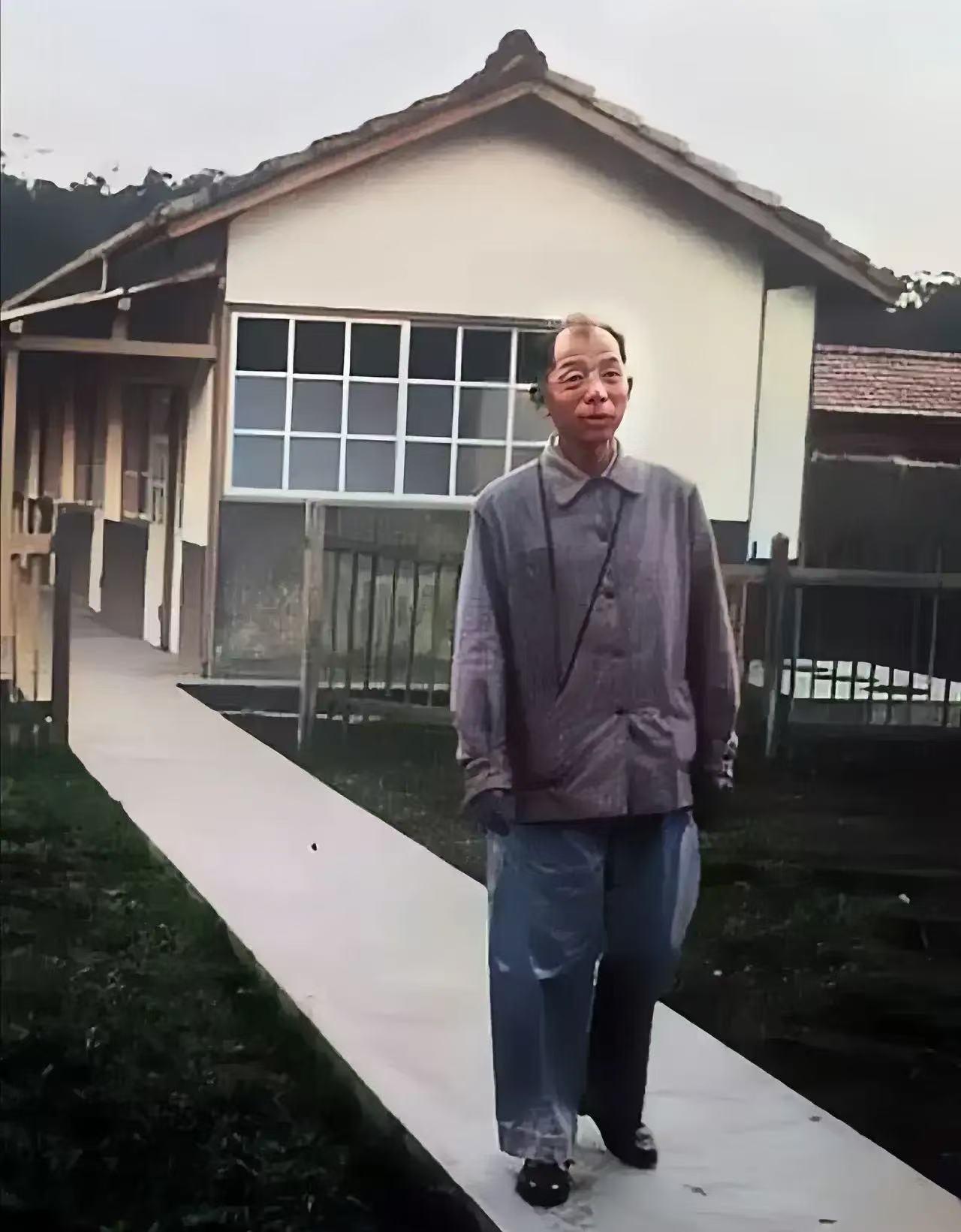 这便是张学良的真实模样，大家瞧瞧！这并非演员扮演，确确实实是他本人，面容