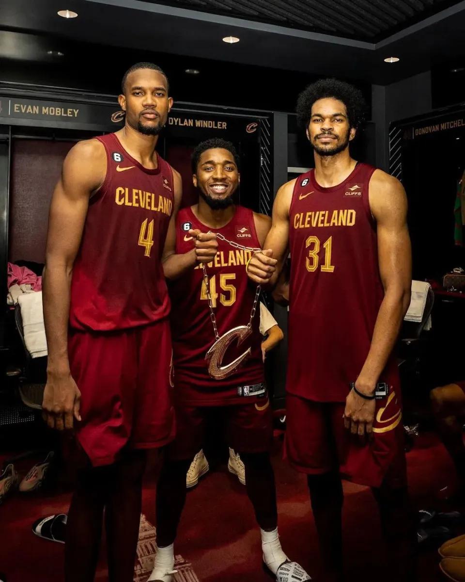 骑士现在缺莫布利可以但是真缺不了阿伦骑士输给魔术，就输在阿伦因伤缺阵，骑士可