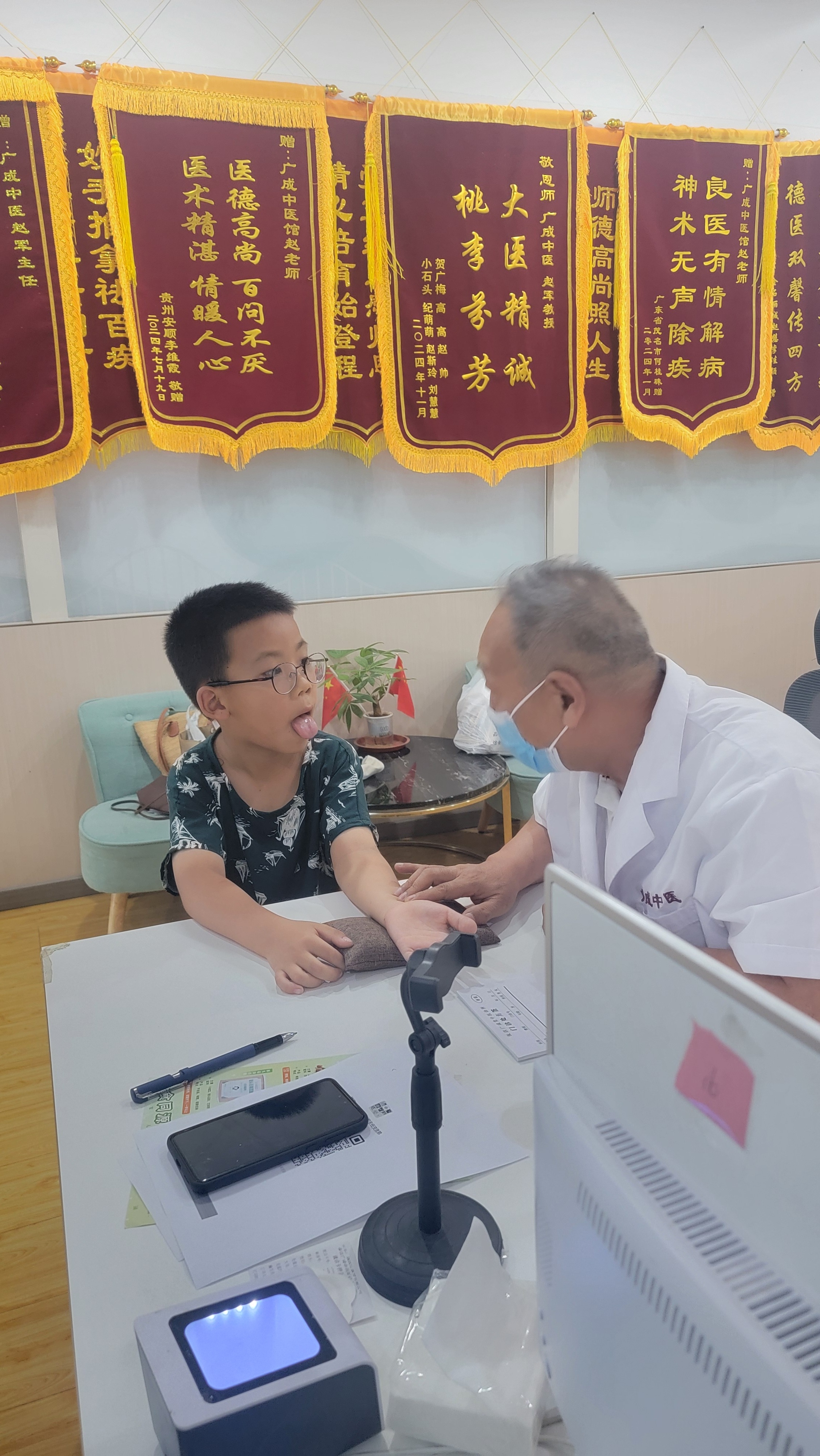 中医认为，因于湿首如裹，且湿邪重浊，一文跟大家说清楚！（传）每年到了夏秋交界，也