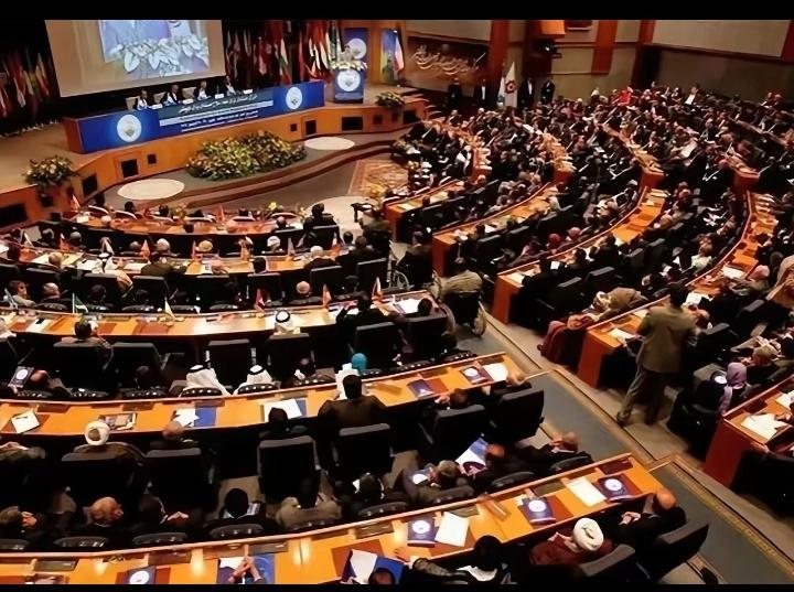 世界各国齐聚一起开会是这样的。日本狂妄自大：台湾有事，就是日本有事；中国不屑一顾