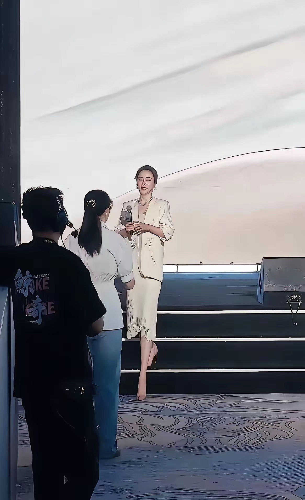 感觉她胖了好多没有以前的身材好了不知道为什么不在央视干了