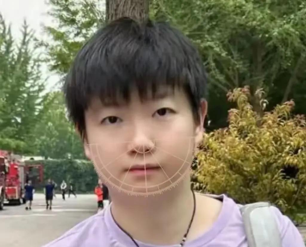 现在仪器证明，孙颖莎是顶级命格，360度无棱角，圆润润的。我一想，可不是嘛，